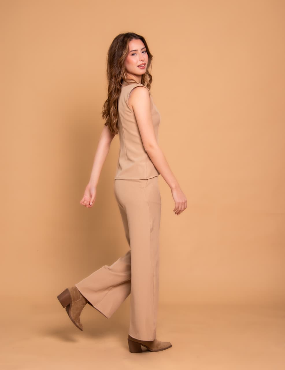 CONJUNTO CHALECO PANTALON ELIANA NUDE